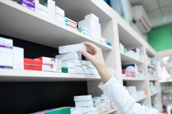 Jovem é preso por furtar medicamentos de farmácia em Estrela