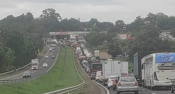 Obras na ponte do Rio Taquari voltam a congestionar BR-386, em Estrela