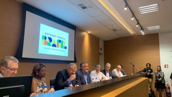 Governo avalia liberação de crédito tributário para empresas
