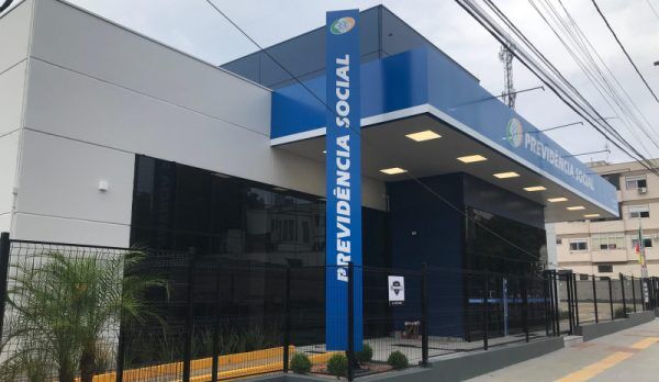 INSS começa a pagar benefícios acima do mínimo nesta terça