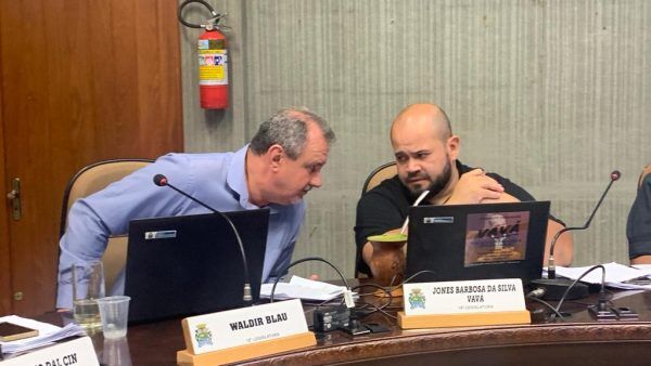 Vereadores de Lajeado adiam votação de projetos polêmicos