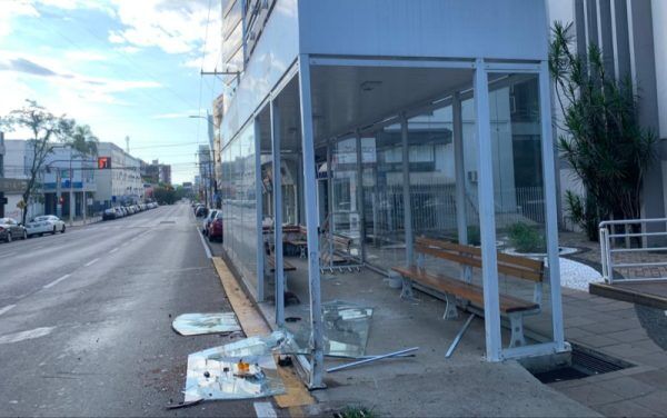 Motorista embriagado colide contra “superparada” da Benjamin, em Lajeado