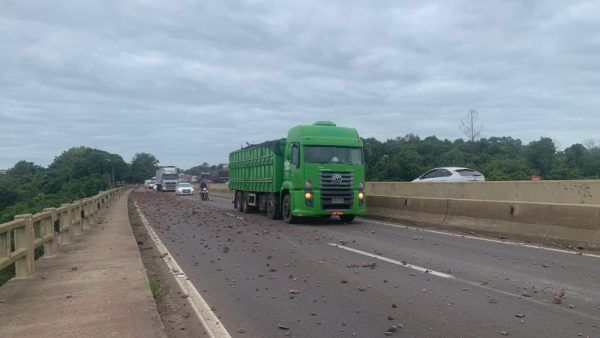 Acidentes deixam fluxo lento na ponte do Boa Vista na BR-386, Estrela