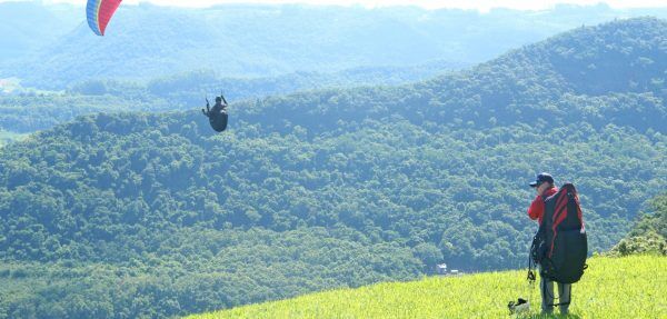 É um pássaro, é um avião? Não, é um “Super Velhinho”