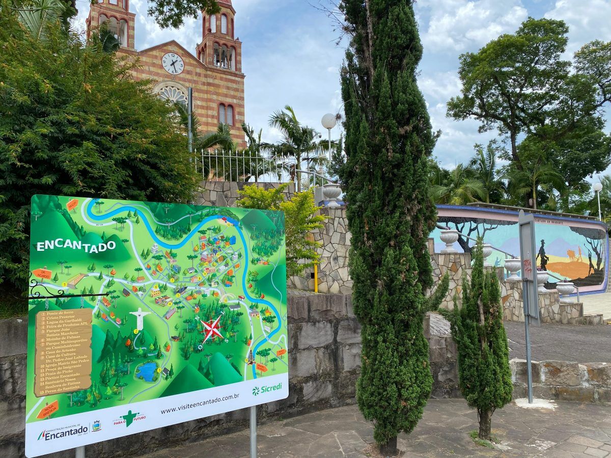 Encantado começa a instalar placas com informações turísticas
