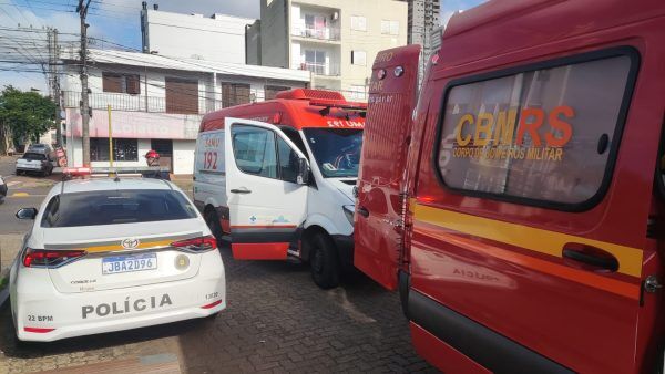 Carro e caminhão colidem na Avenida Pasqualini