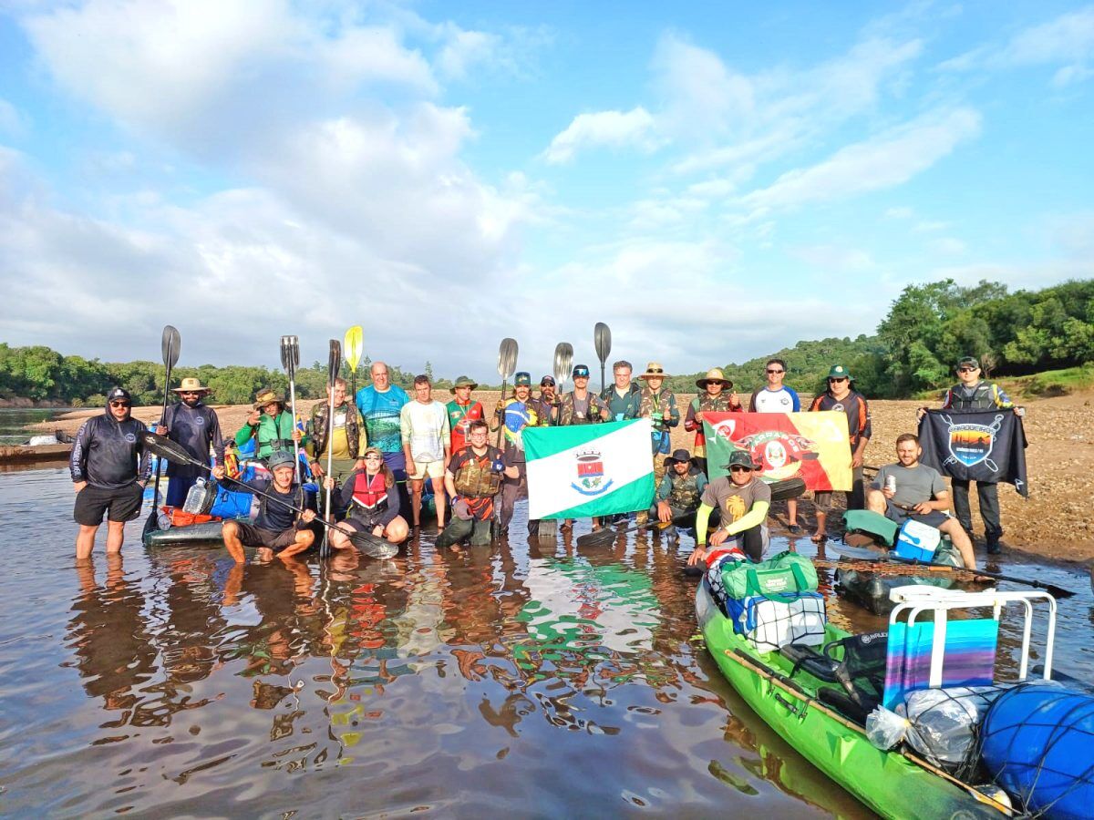 Caiaqueiros do Vale percorrem 70 km no Rio Camaquã