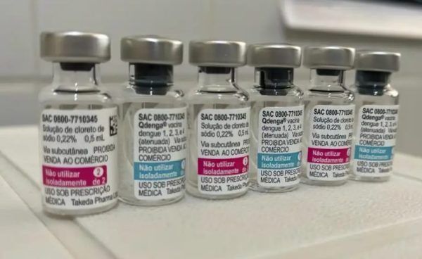 Primeiras doses da vacina do SUS contra dengue chegam ao Brasil