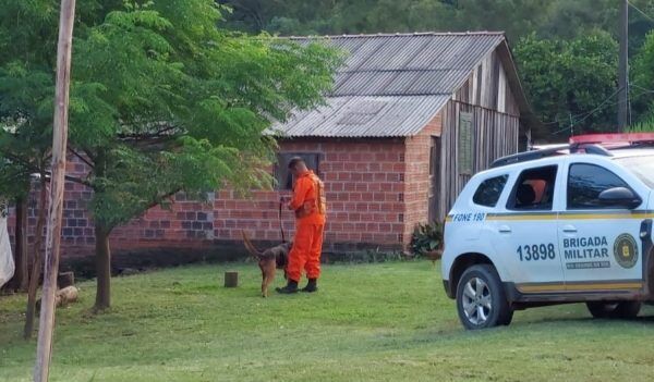 Com cães farejadores, bombeiros fazem buscas à mulher em Progresso