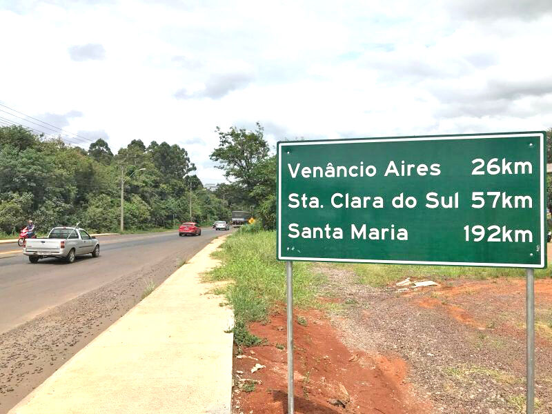 Com Estado ausente, até placa vira polêmica