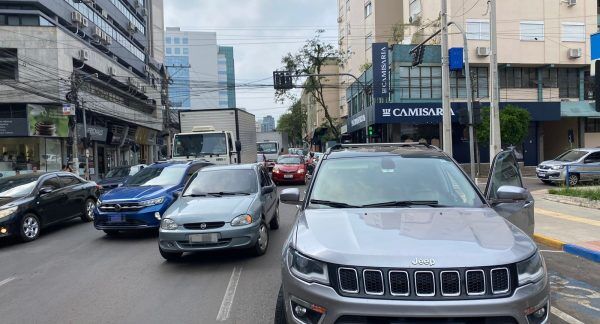 Acidente deixa fluxo lento no centro de Lajeado