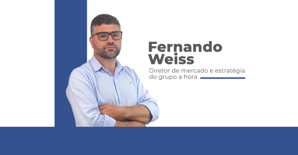 Bola ao centro e abacaxi com Leite