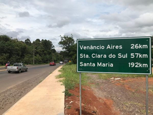 Placa com informação errada é instalada na ERS-130, em Lajeado