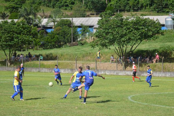 Marques de Souza dá início ao municipal de futebol 7
