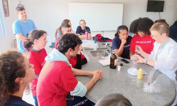 Acil busca voluntários para orientar miniempresas estudantis