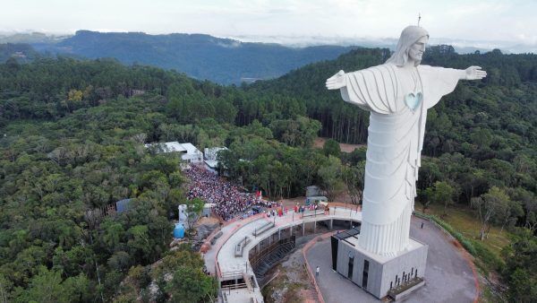3 mil fiéis participam de procissão ao Cristo Protetor de Encantado