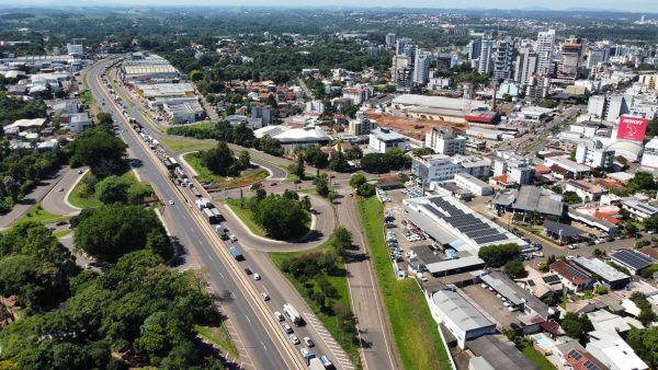 Obras na ponte congestionam BR-386, de Lajeado a Estrela