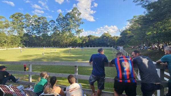 Após duas semanas, bola deve rolar neste domingo