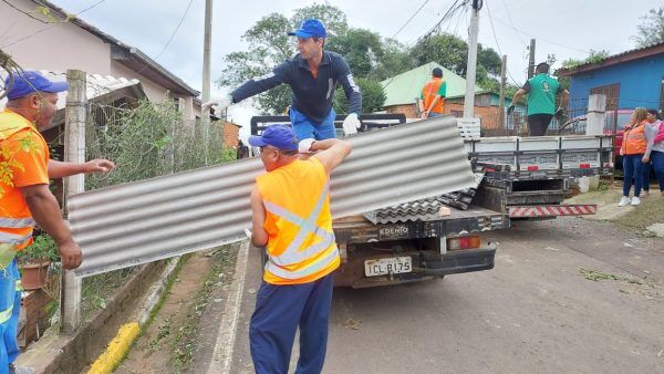 Mutirão cadastra cerca de 250 residências para receber telhas em Santa Cruz do Sul