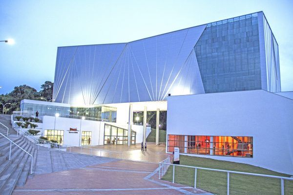 Dez anos de cultura, educação e debate