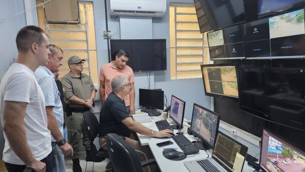 Comitiva de Encantado visita Secretaria de Segurança Pública de Lajeado