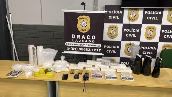 Casal é preso com 15kg de cocaína e armamento, em operação