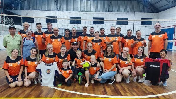 Time de Vôlei “Só Terça” apresenta novo fardamento
