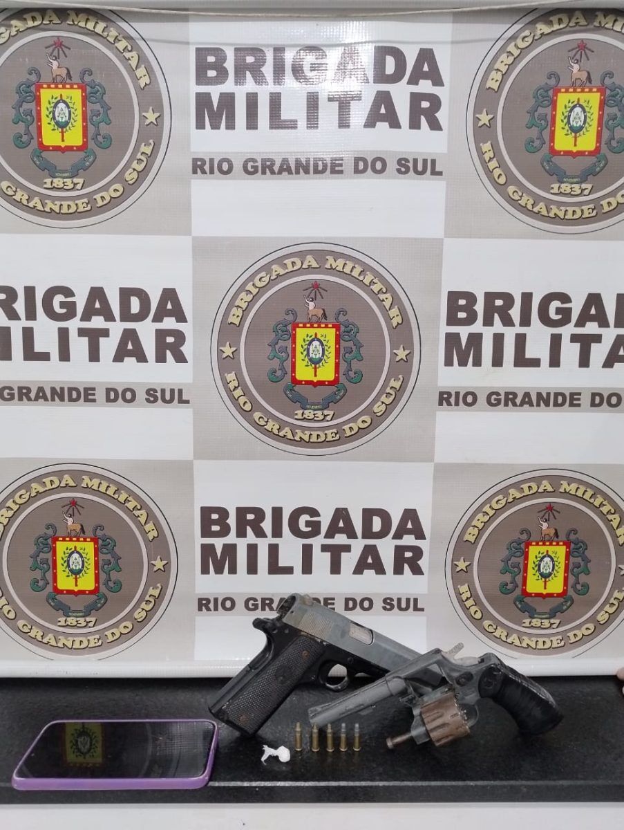 Homem é preso com revólver e simulacro no bairro Igrejinha
