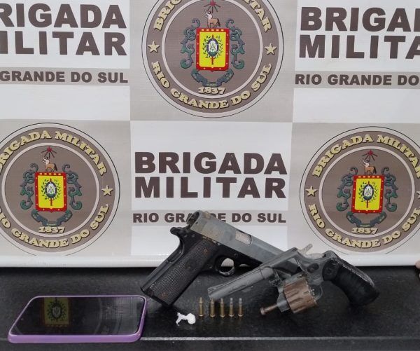 Homem é preso com revólver e simulacro no bairro Igrejinha