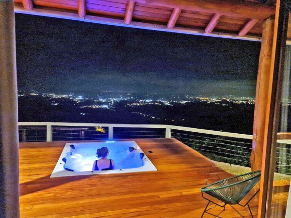 Cabana surpreende com visão panorâmica do Vale