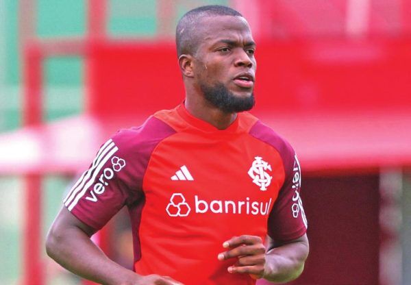 Valencia e Aránguiz seguem dúvida para restante da competição