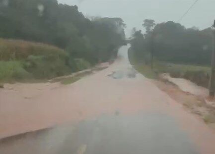 Enxurrada arrasta carro em Paverama e corpo é encontrado