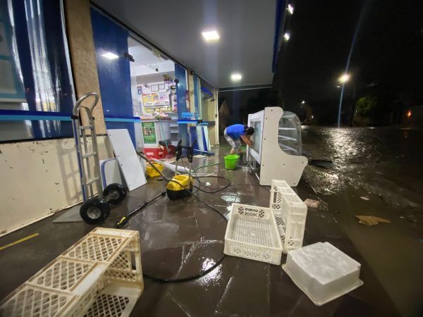 Depois da cheia, governo desobstrui e limpa ruas em Venâncio Aires