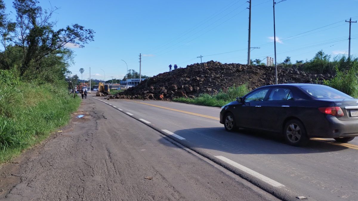 Pedreira detonada às margens da ERS-130 será usada em ponte provisória  