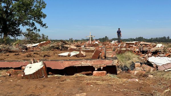 Empresário promete ajudar a reconstruir capela no bairro Carneiros