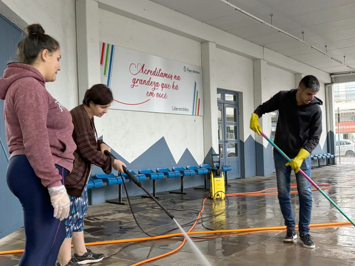 Escolas se organizam para a volta às aulas