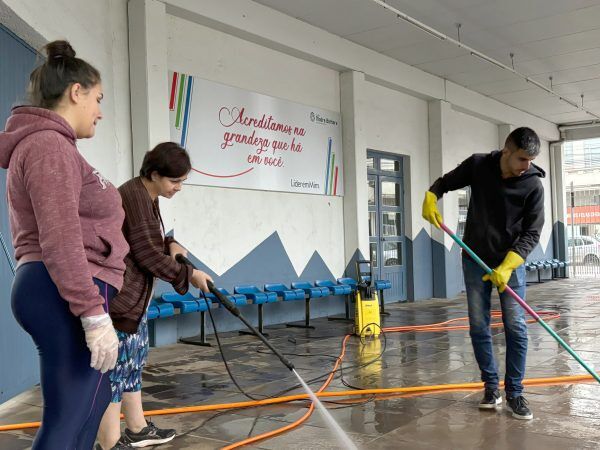 Escolas se organizam para a volta às aulas