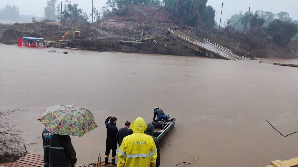 Chuva suspende travessia de balsa e barcos voltam a operar