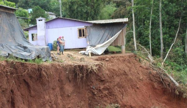 Governo de Arroio do Meio alerta para risco de deslizamentos