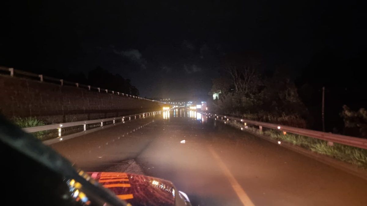 Pista da BR-386, em Estrela, é bloqueada