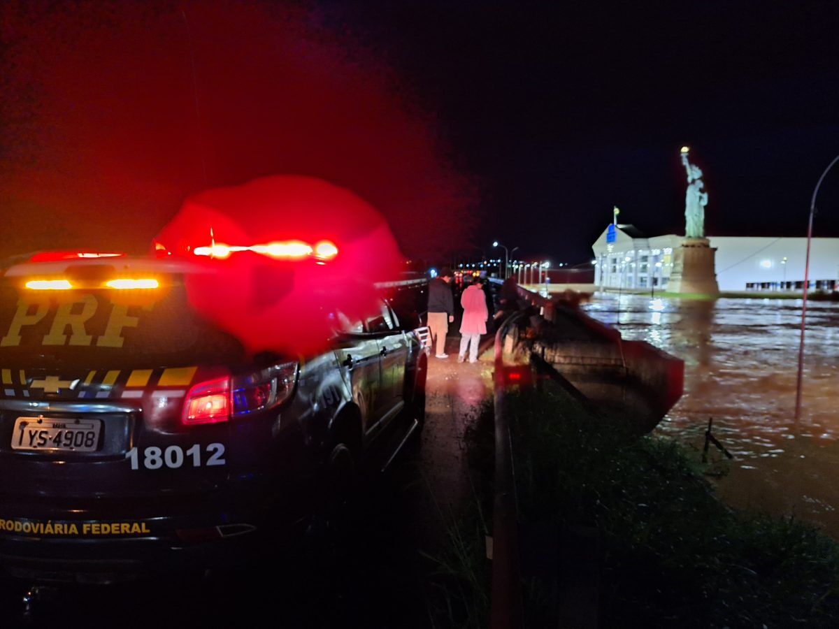 Ponte sobre o Rio Taquari é bloqueada às 19 horas