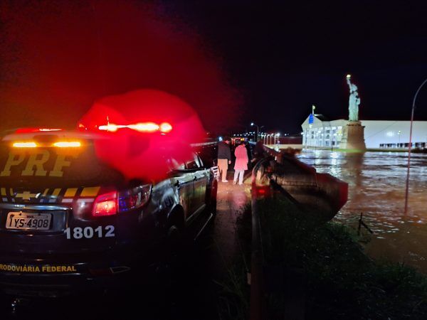 Ponte sobre o Rio Taquari é bloqueada às 19 horas
