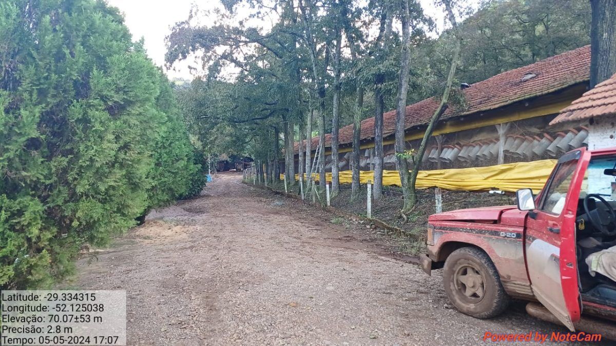 Primeiros caminhões de ração chegam em Marques de Souza