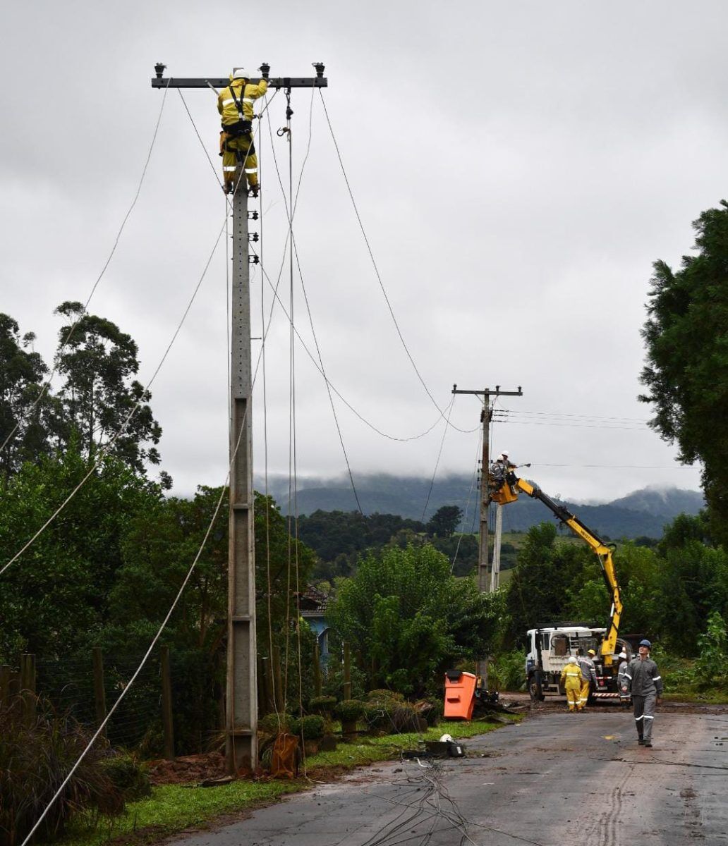 Mais de 12 mil clientes da Certel seguem sem energia no Vale
