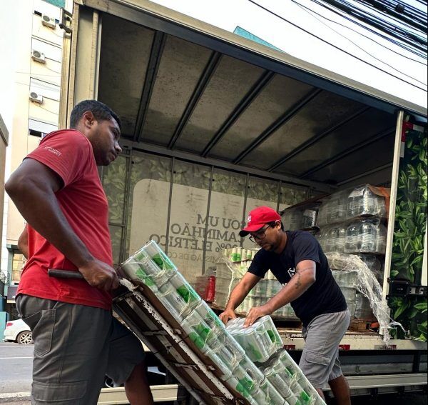 Fruki doa mais de 2 milhões de litros de água potável aos municípios do Vale