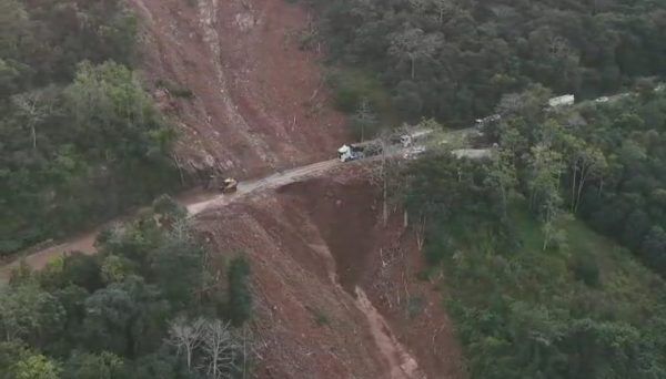 Sob risco de deslizamentos, PRE bloqueia trecho da 332
