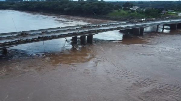 Ponte da BR-386 é liberada de forma parcial para pedestres