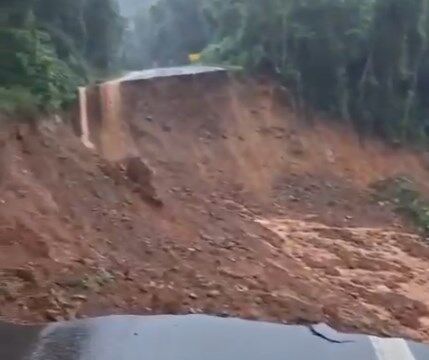 RS-129 desmorona entre Muçum e Vespasiano Corrêa