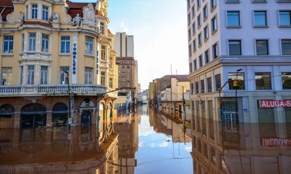 Governo pede a moradores com casas no litoral que deixem Porto Alegre