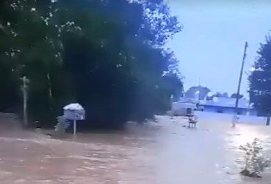 Enxurrada alaga Guaporé na madrugada 